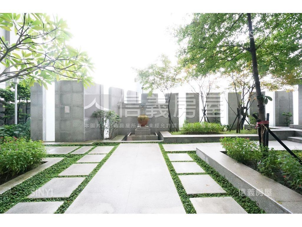 正五權路邊間高質感金店面房屋室內格局與周邊環境