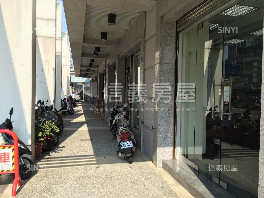 正五權路邊間高質感金店面房屋室內格局與周邊環境