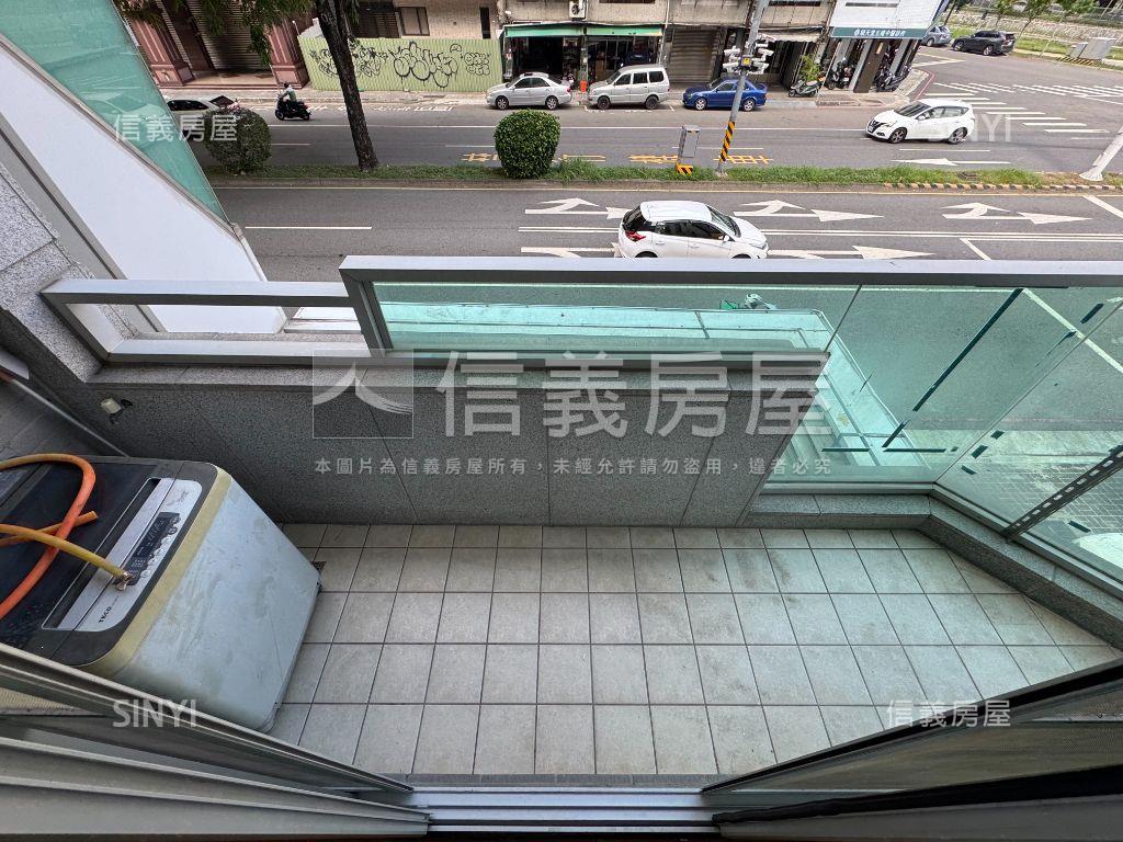 正五權路邊間高質感金店面房屋室內格局與周邊環境