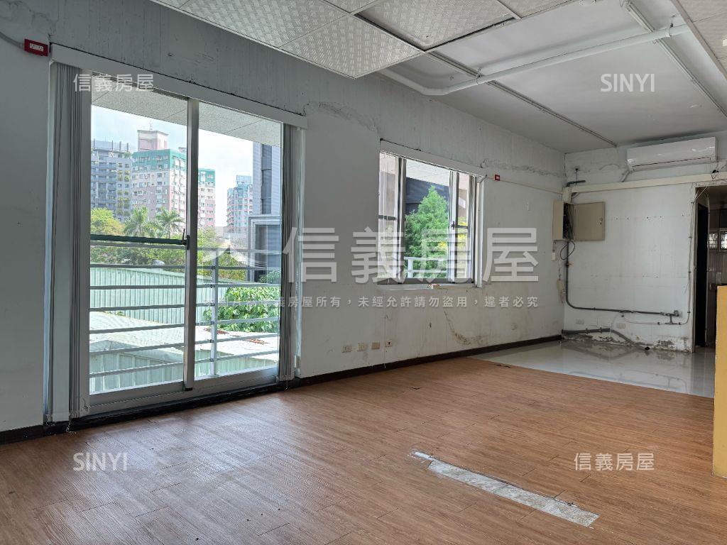 正五權路邊間高質感金店面房屋室內格局與周邊環境