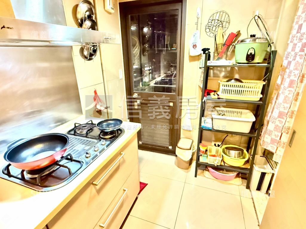 瓏山林喜來登三房房屋室內格局與周邊環境