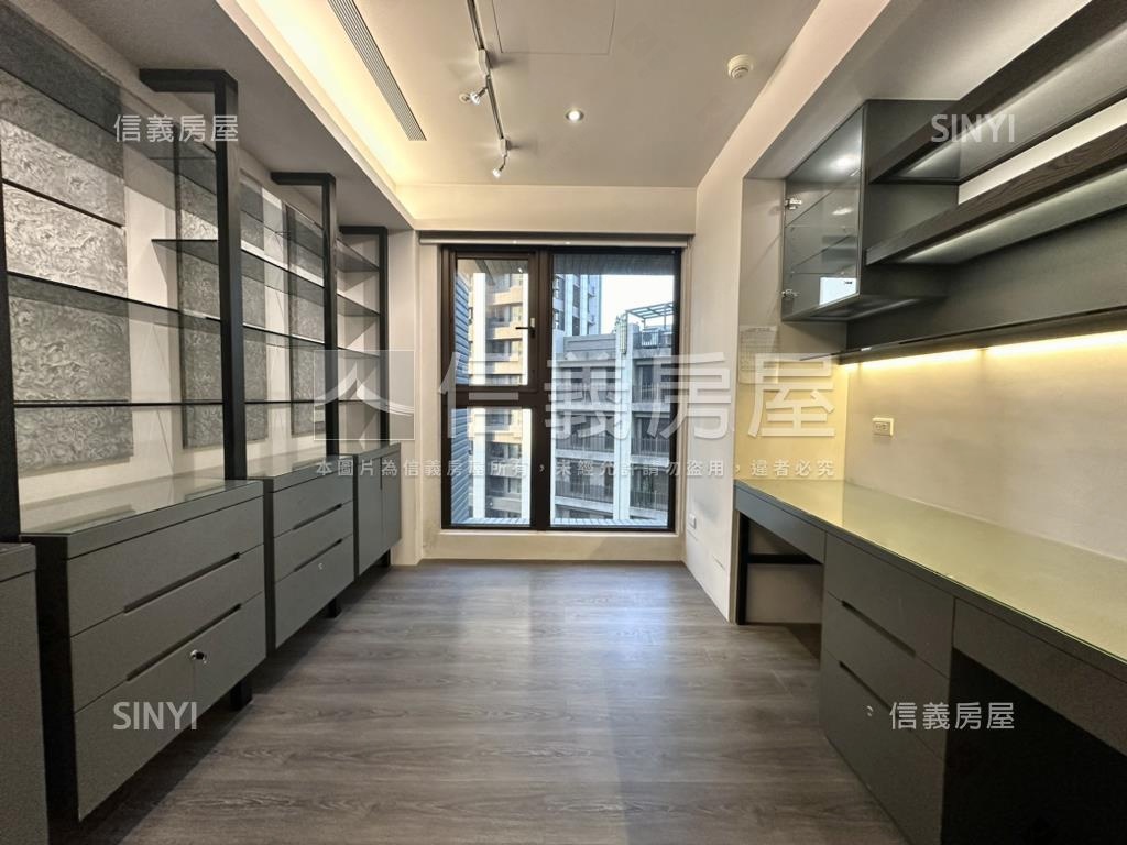 閱世界高樓精緻４房車位房屋室內格局與周邊環境