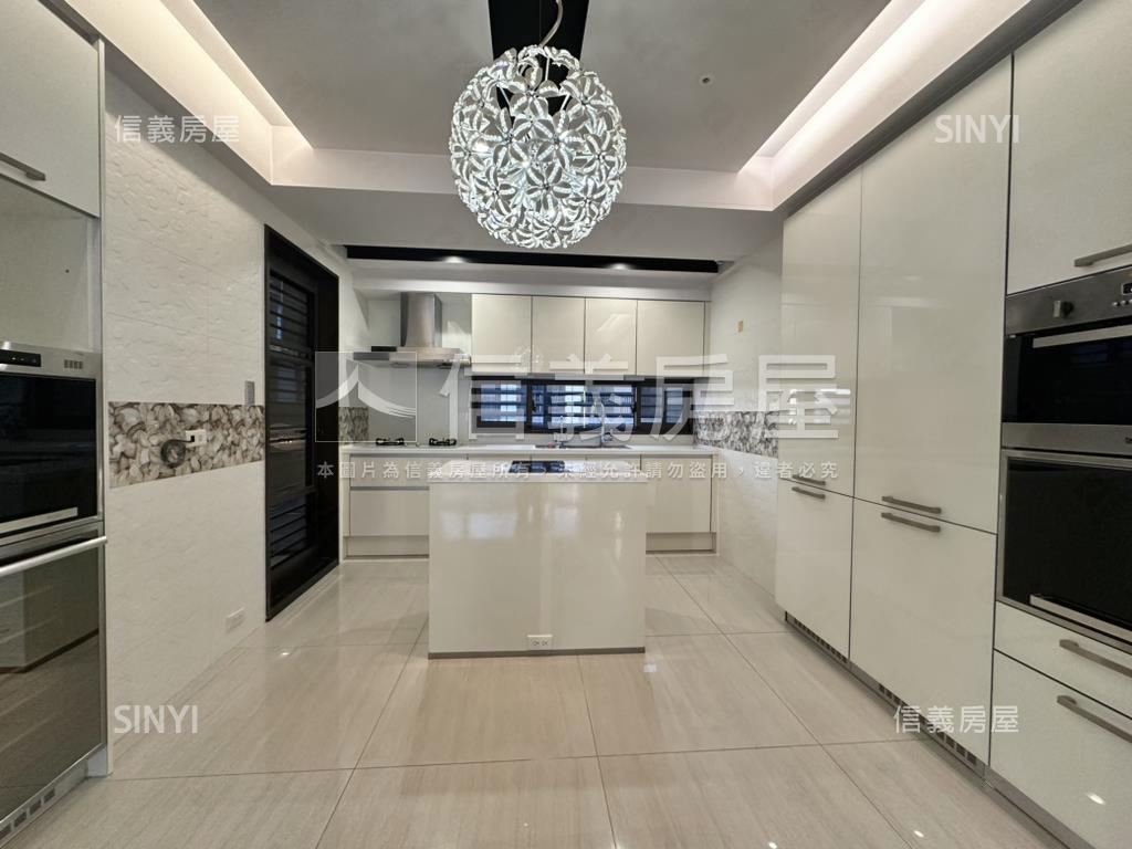 閱世界高樓精緻４房車位房屋室內格局與周邊環境