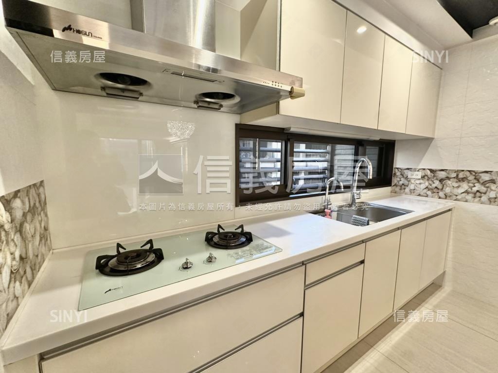 閱世界高樓精緻４房車位房屋室內格局與周邊環境