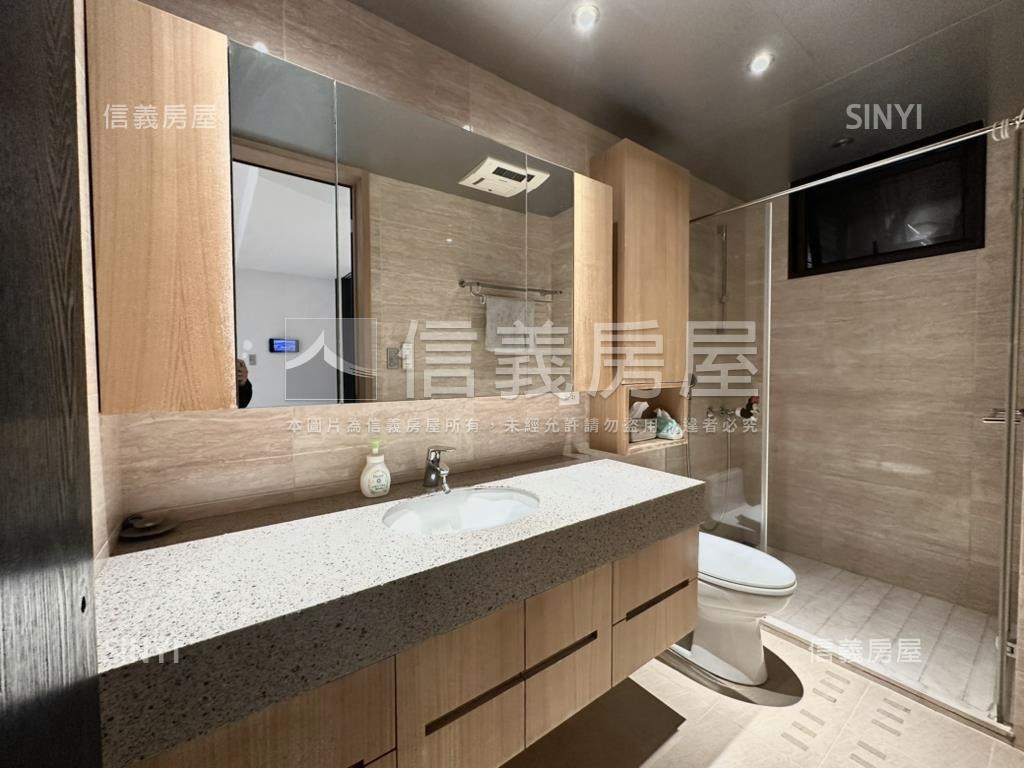 閱世界高樓精緻４房車位房屋室內格局與周邊環境