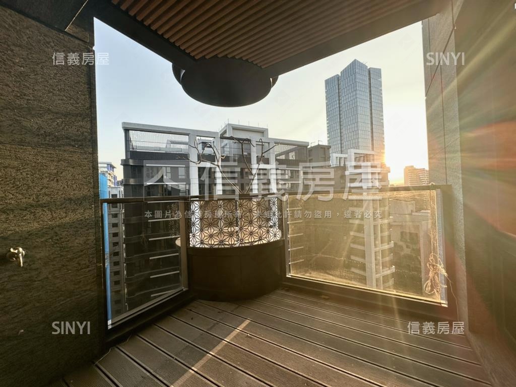 閱世界高樓精緻４房車位房屋室內格局與周邊環境