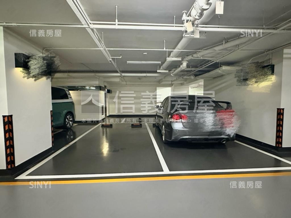 閱世界高樓精緻４房車位房屋室內格局與周邊環境