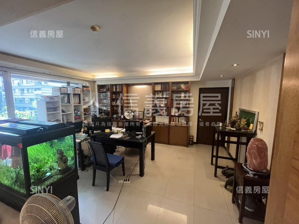 急售！天籟美術四房雙平車房屋室內格局與周邊環境