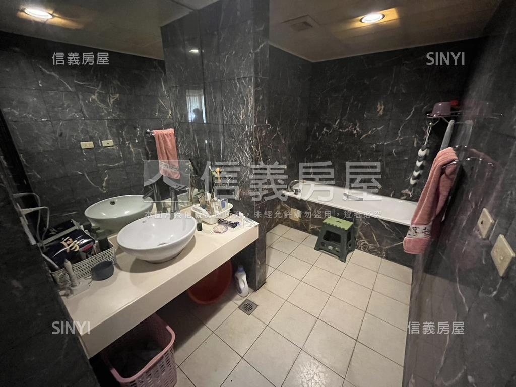 急售！天籟美術四房雙平車房屋室內格局與周邊環境