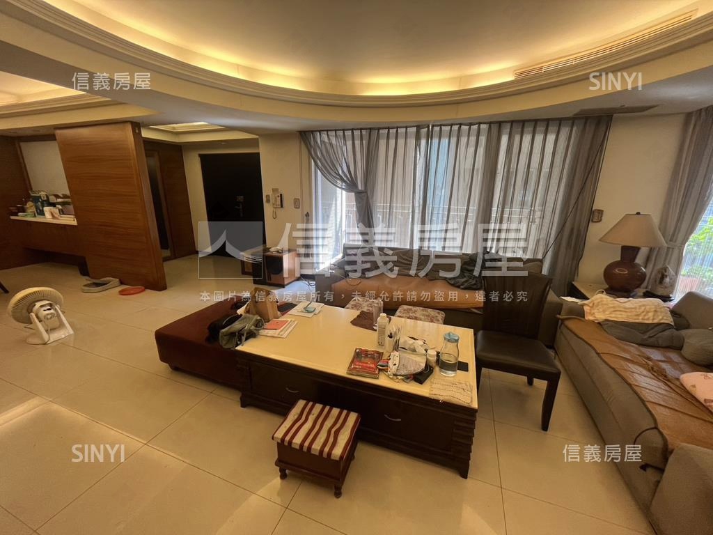 急售！天籟美術四房雙平車房屋室內格局與周邊環境