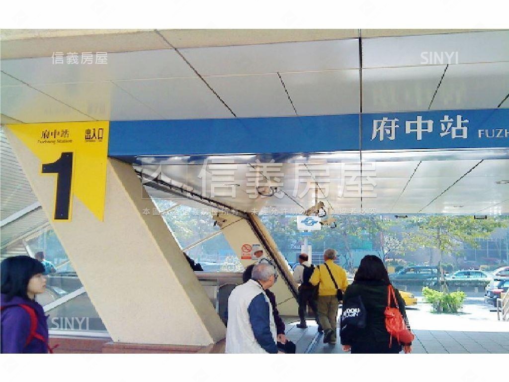 來自頂樓兆璞開禧兩房車位房屋室內格局與周邊環境