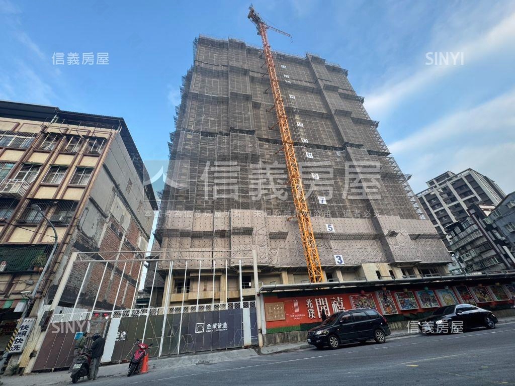 來自頂樓兆璞開禧兩房車位房屋室內格局與周邊環境