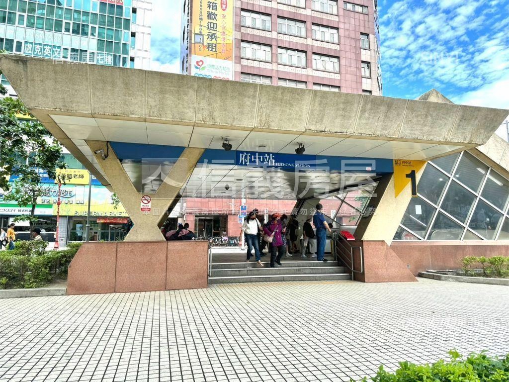 來自頂樓兆璞開禧兩房車位房屋室內格局與周邊環境