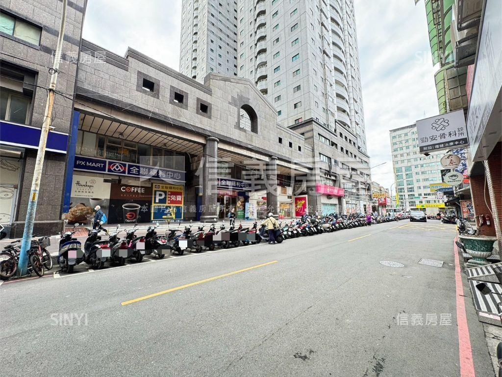 來自頂樓兆璞開禧兩房車位房屋室內格局與周邊環境