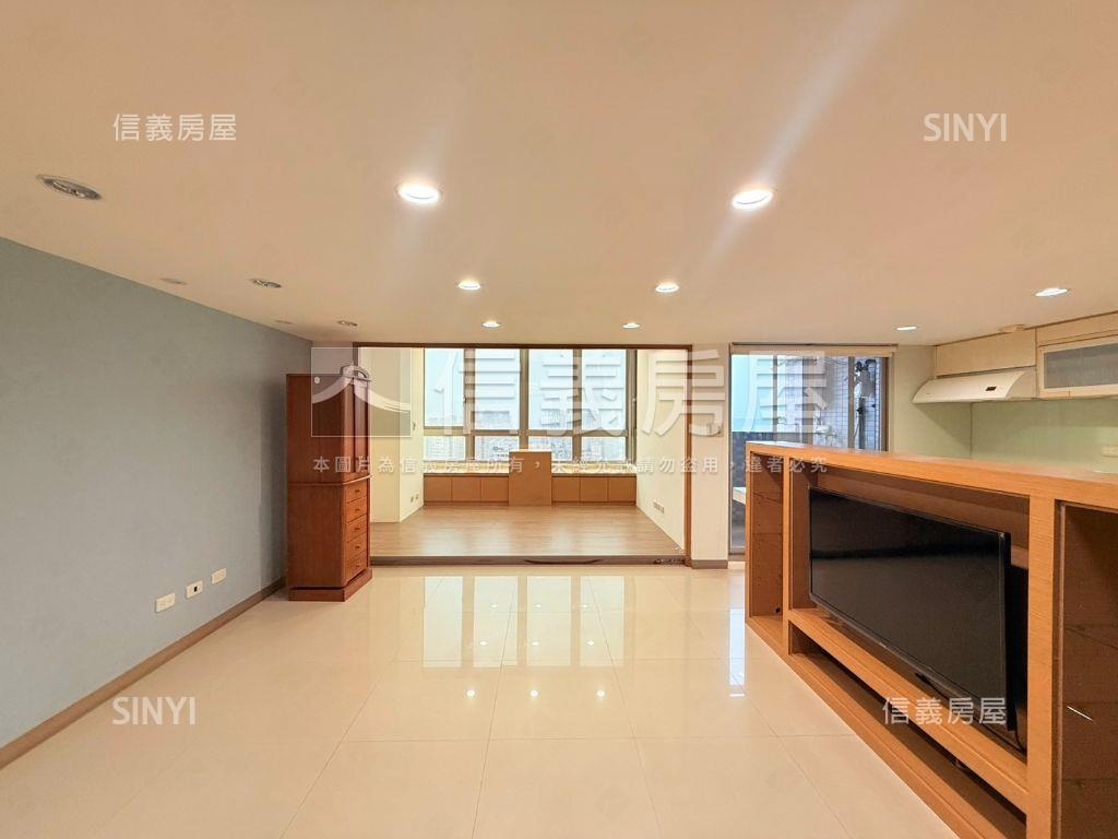 南加州Ａ棟稀有朝南河景房屋室內格局與周邊環境