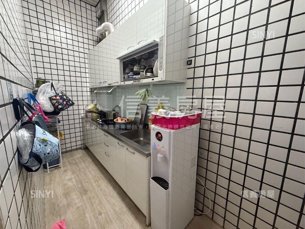 超大三房適合店住房屋室內格局與周邊環境