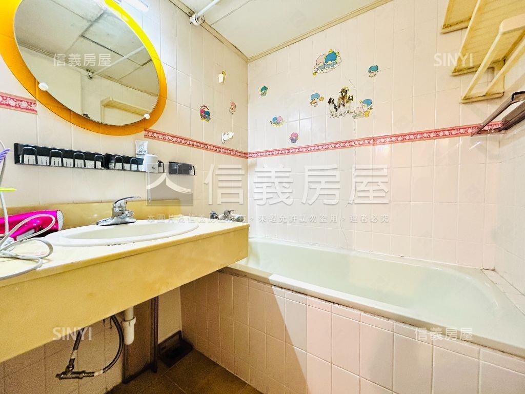 國泰電梯雙併三房房屋室內格局與周邊環境