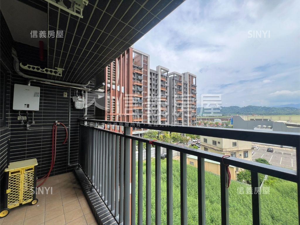 松竹領竹月館館兩房車位房屋室內格局與周邊環境