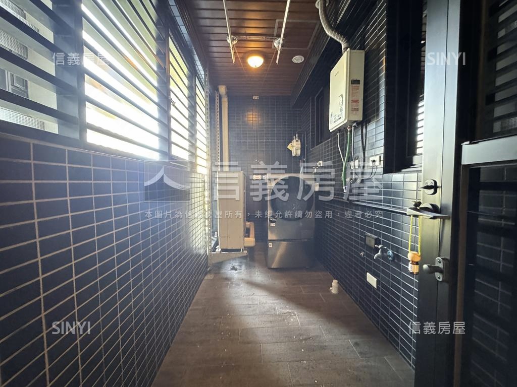 亞灣殷雄精裝美邸雙平車房屋室內格局與周邊環境