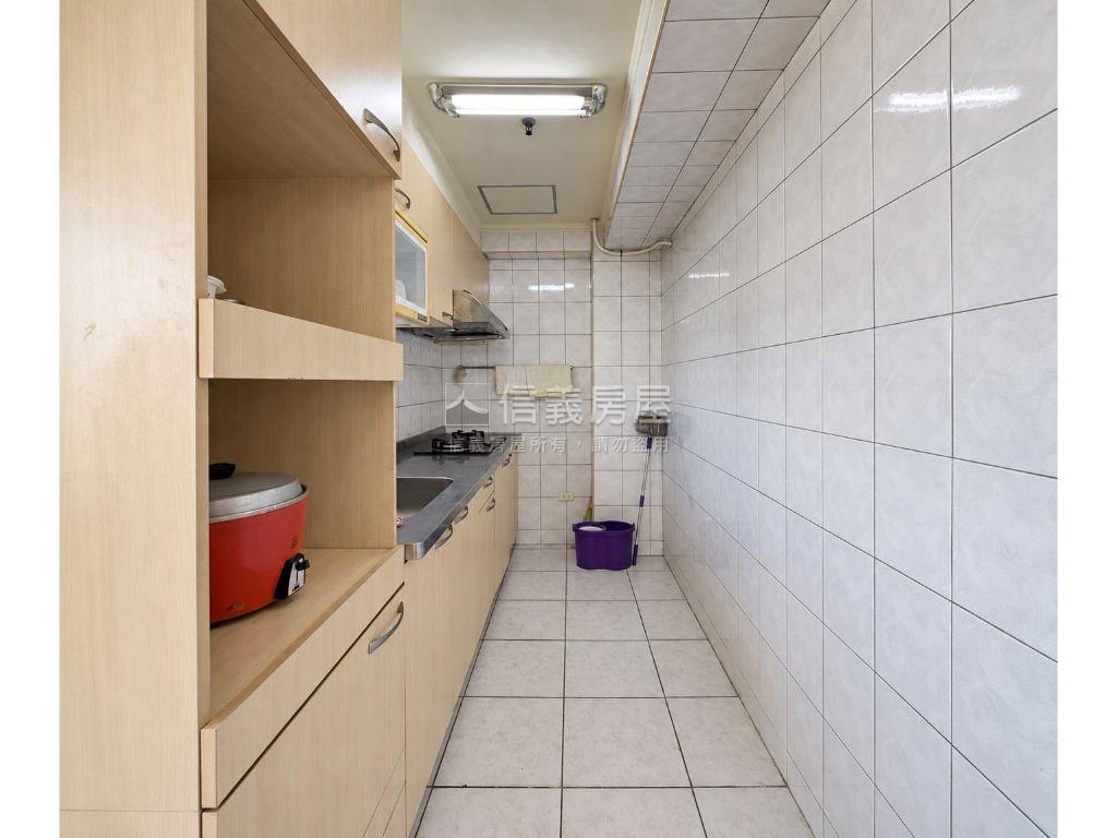 近北區屋況佳大四房樓中樓房屋室內格局與周邊環境