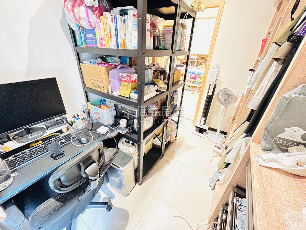 中路吾双溫馨美兩房車位房屋室內格局與周邊環境
