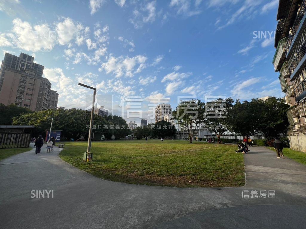 海山國泰三房平面車位房屋室內格局與周邊環境