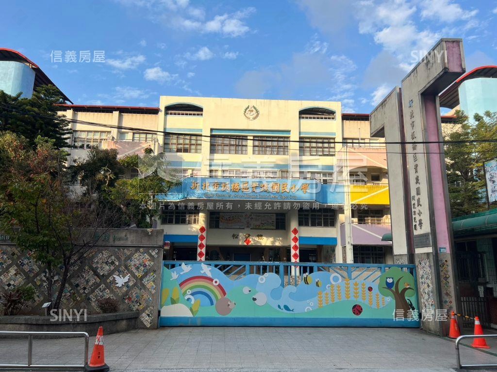 海山國泰三房平面車位房屋室內格局與周邊環境