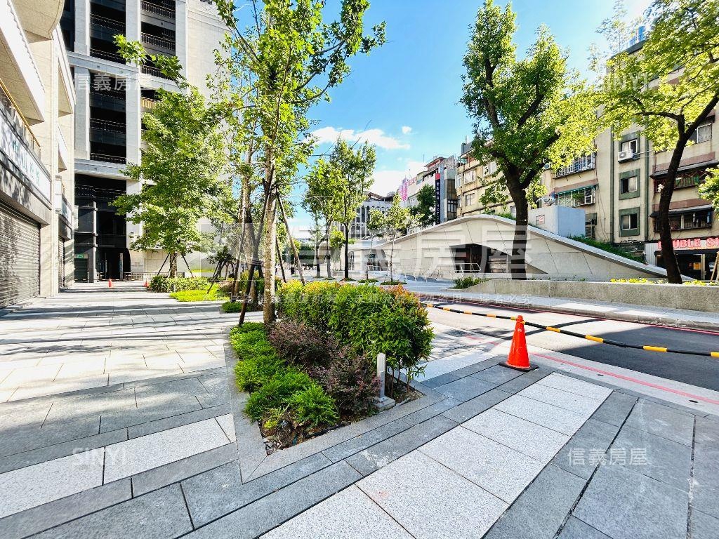 中山公園景三房坡平車位房屋室內格局與周邊環境