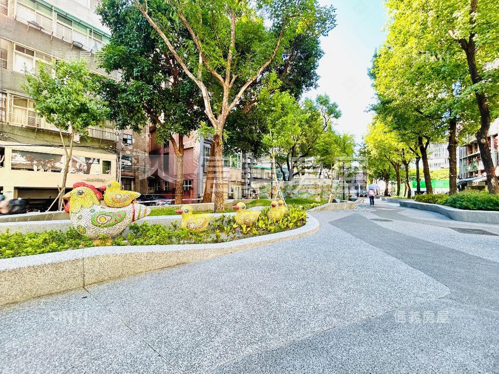 中山公園景三房坡平車位房屋室內格局與周邊環境