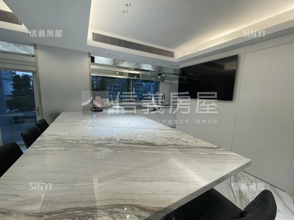 新川普領袖高峰會所房屋室內格局與周邊環境