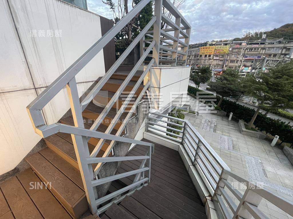 新川普領袖高峰會所房屋室內格局與周邊環境