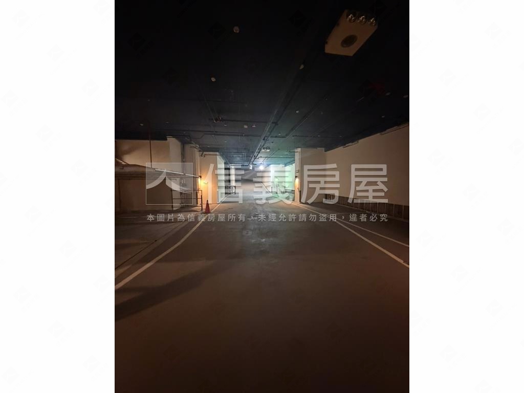 可停休旅車的車位房屋室內格局與周邊環境