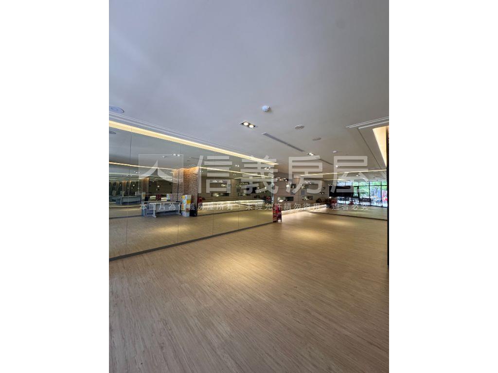 和耀富郁３房車位房屋室內格局與周邊環境