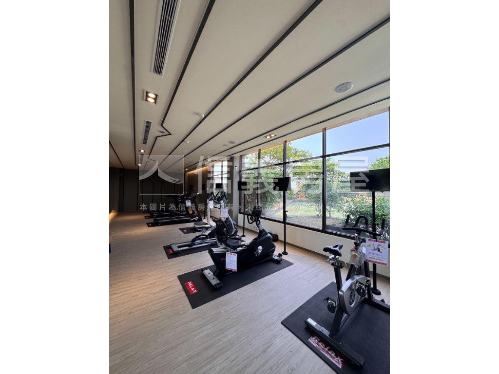 和耀富郁３房車位房屋室內格局與周邊環境