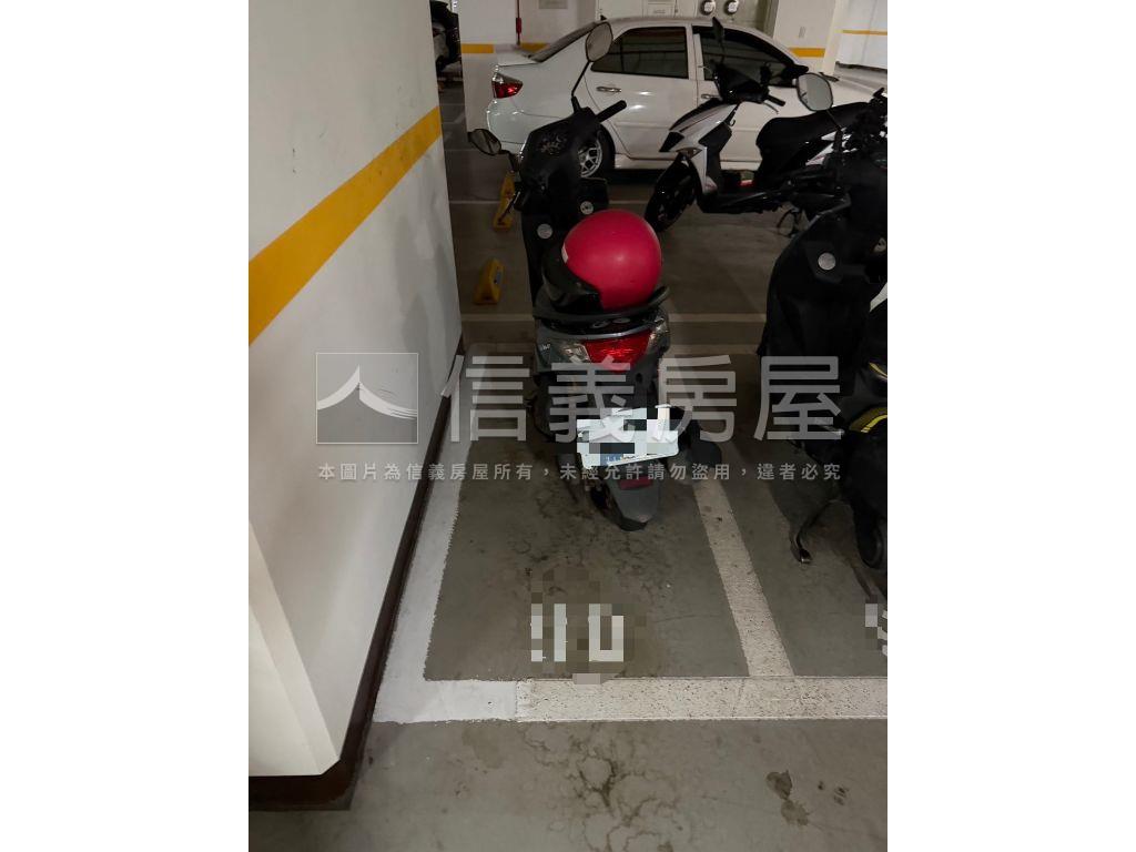 和耀富郁３房車位房屋室內格局與周邊環境