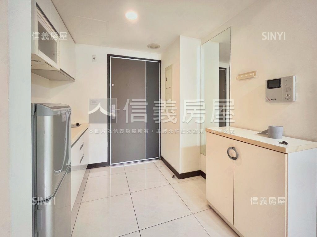 新美館１＋１★附車位房屋室內格局與周邊環境