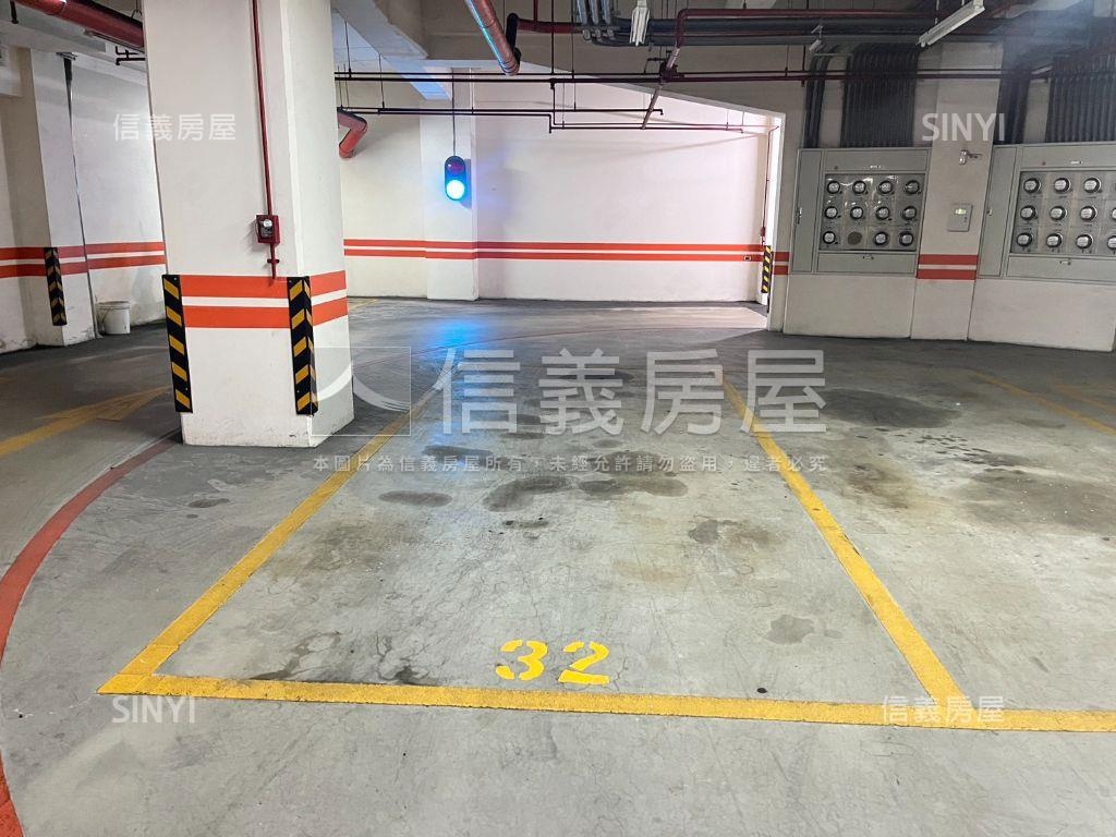 新美館１＋１★附車位房屋室內格局與周邊環境