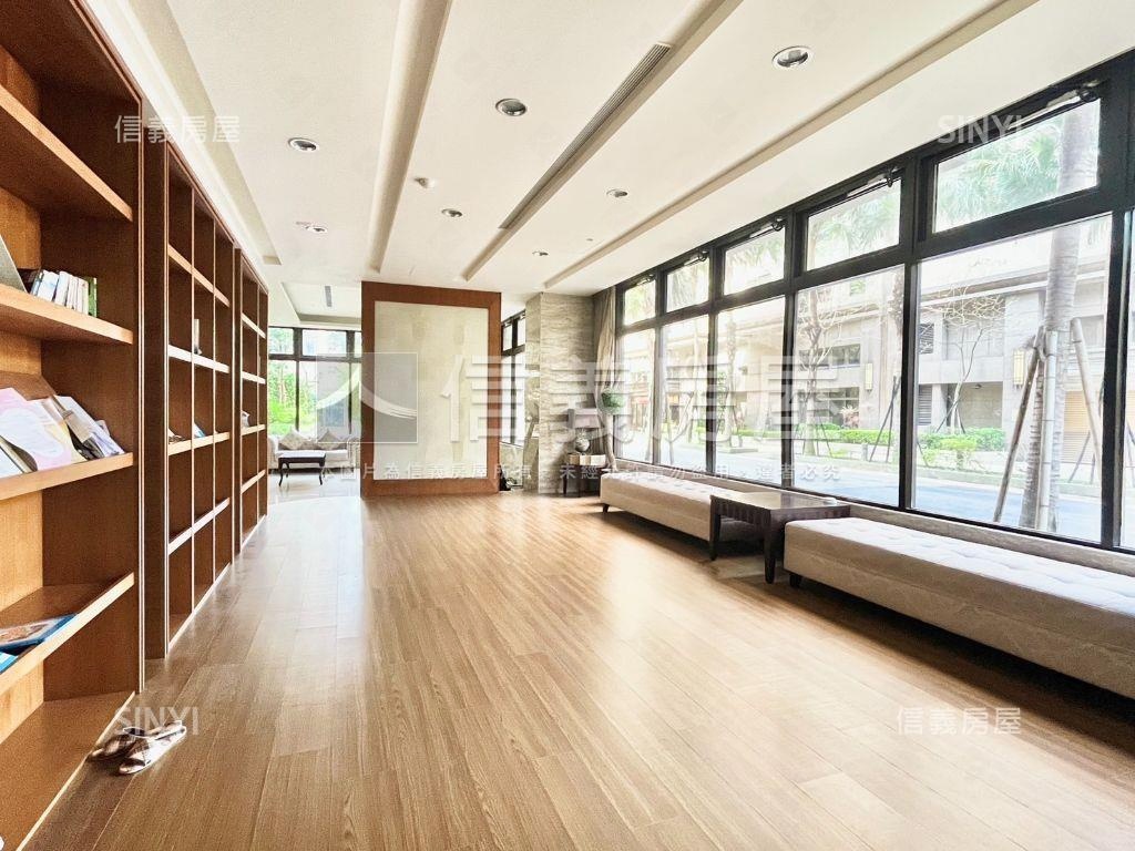 新美館１＋１★附車位房屋室內格局與周邊環境