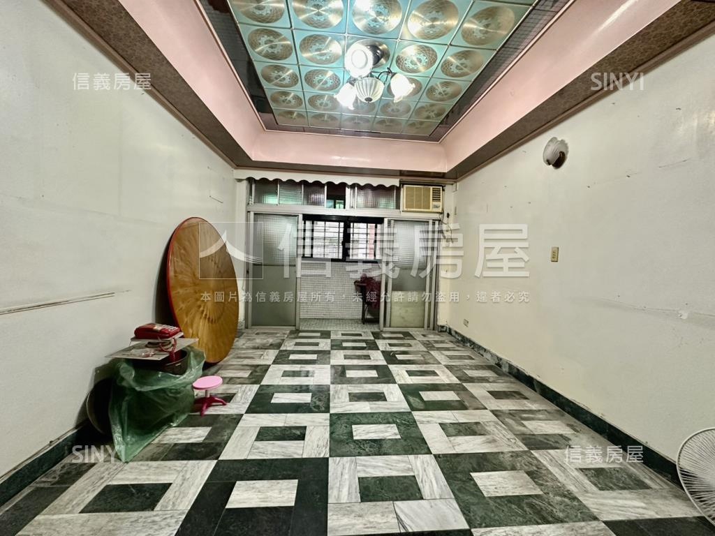 近公園捷運邊間貳樓房屋室內格局與周邊環境