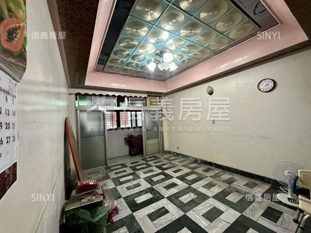近公園捷運邊間貳樓房屋室內格局與周邊環境