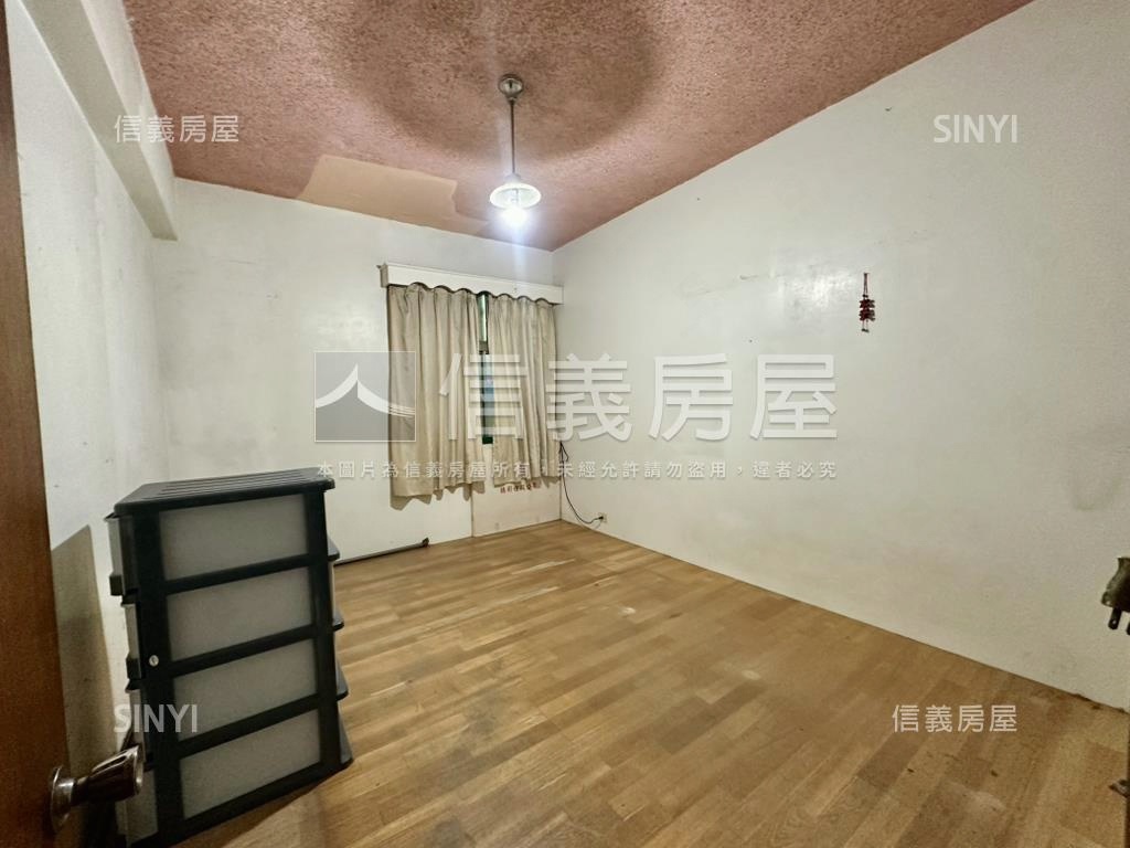 近公園捷運邊間貳樓房屋室內格局與周邊環境