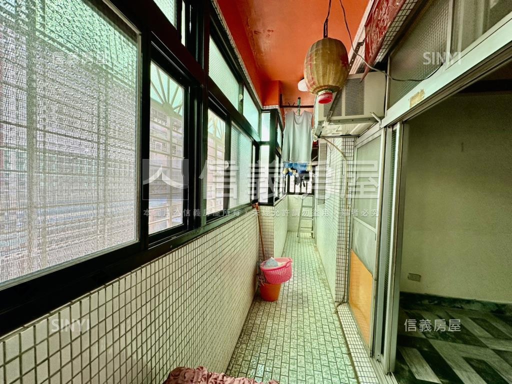 近公園捷運邊間貳樓房屋室內格局與周邊環境