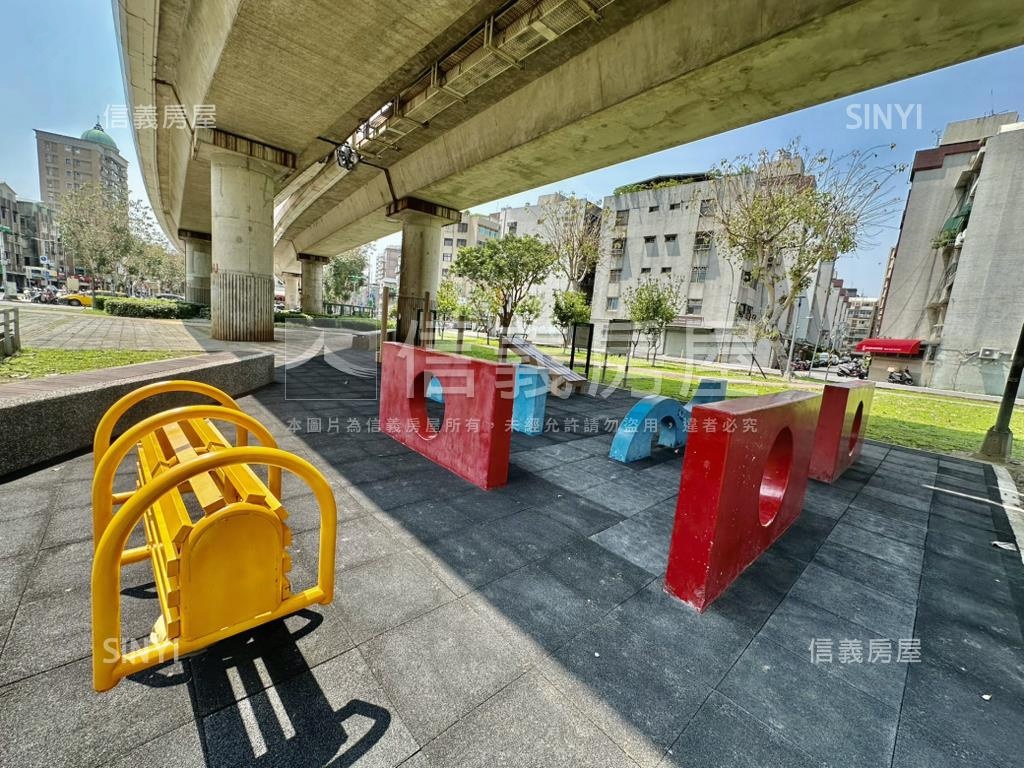近公園捷運邊間貳樓房屋室內格局與周邊環境