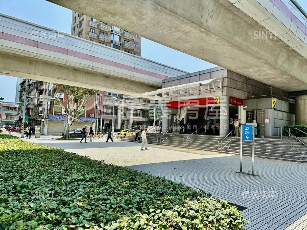 近公園捷運邊間貳樓房屋室內格局與周邊環境