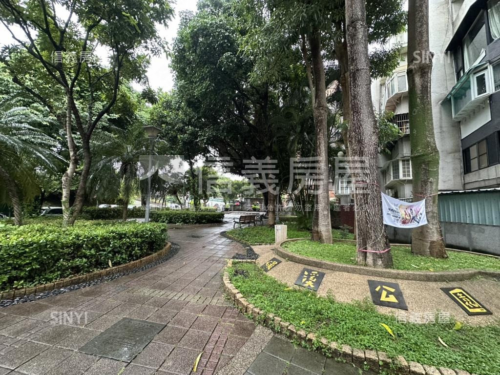 近公園捷運邊間貳樓房屋室內格局與周邊環境