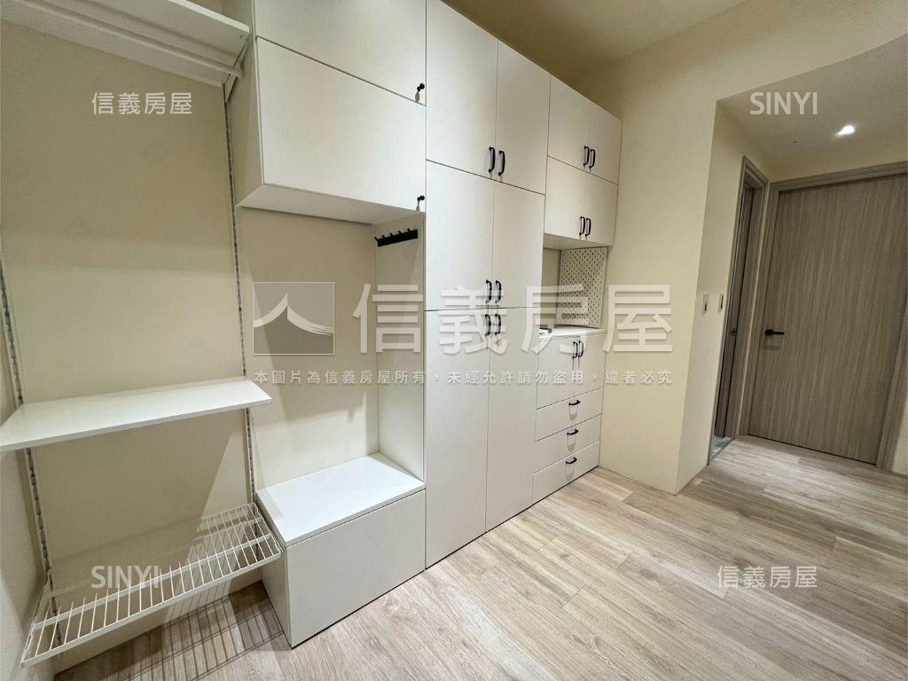 西區屋新兩房平面車位房屋室內格局與周邊環境
