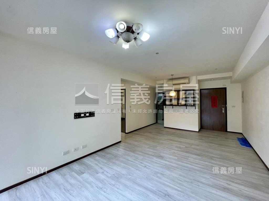 新月灣｜次頂樓平面車位房屋室內格局與周邊環境