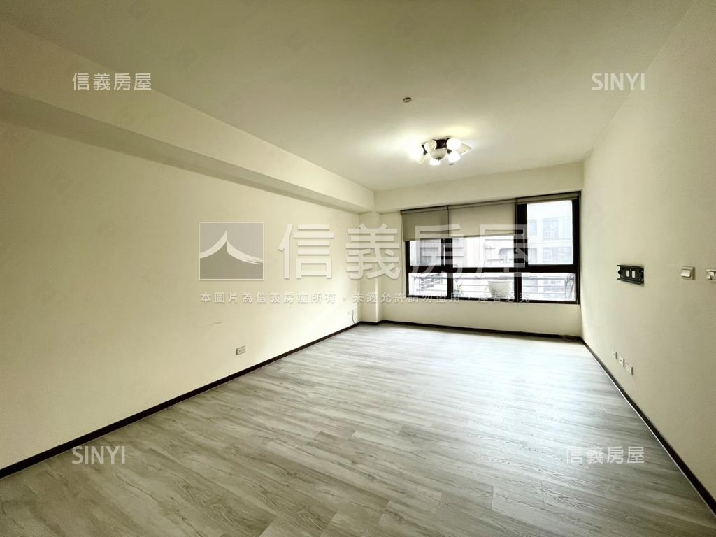 新月灣｜次頂樓平面車位房屋室內格局與周邊環境