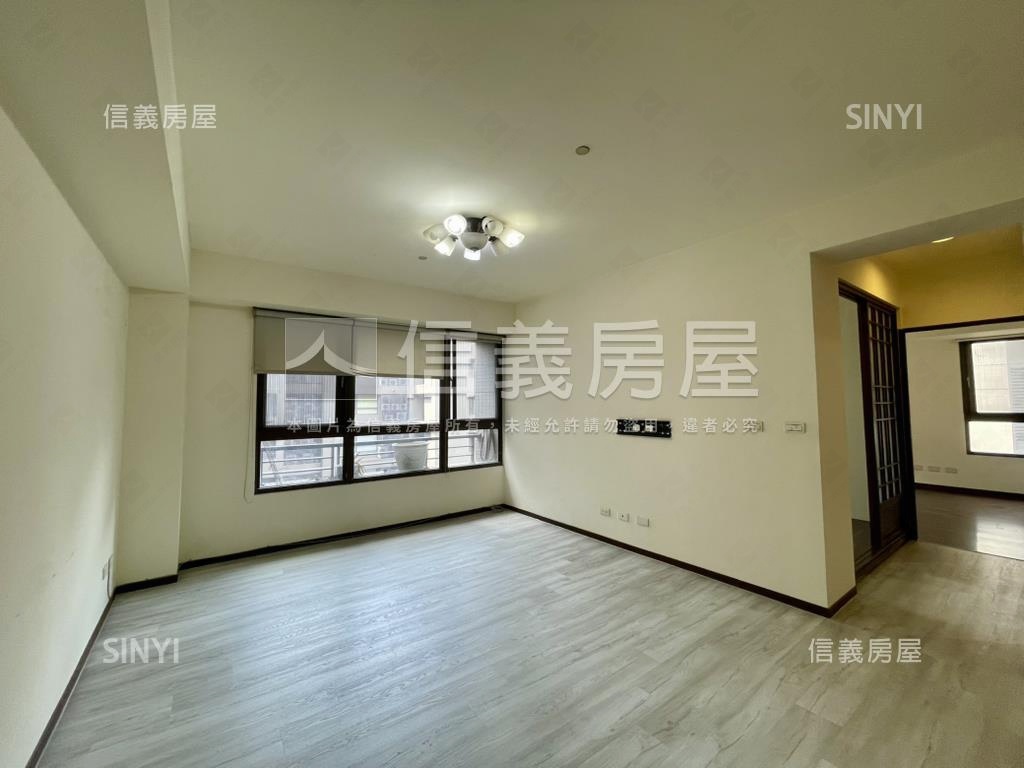 新月灣｜次頂樓平面車位房屋室內格局與周邊環境
