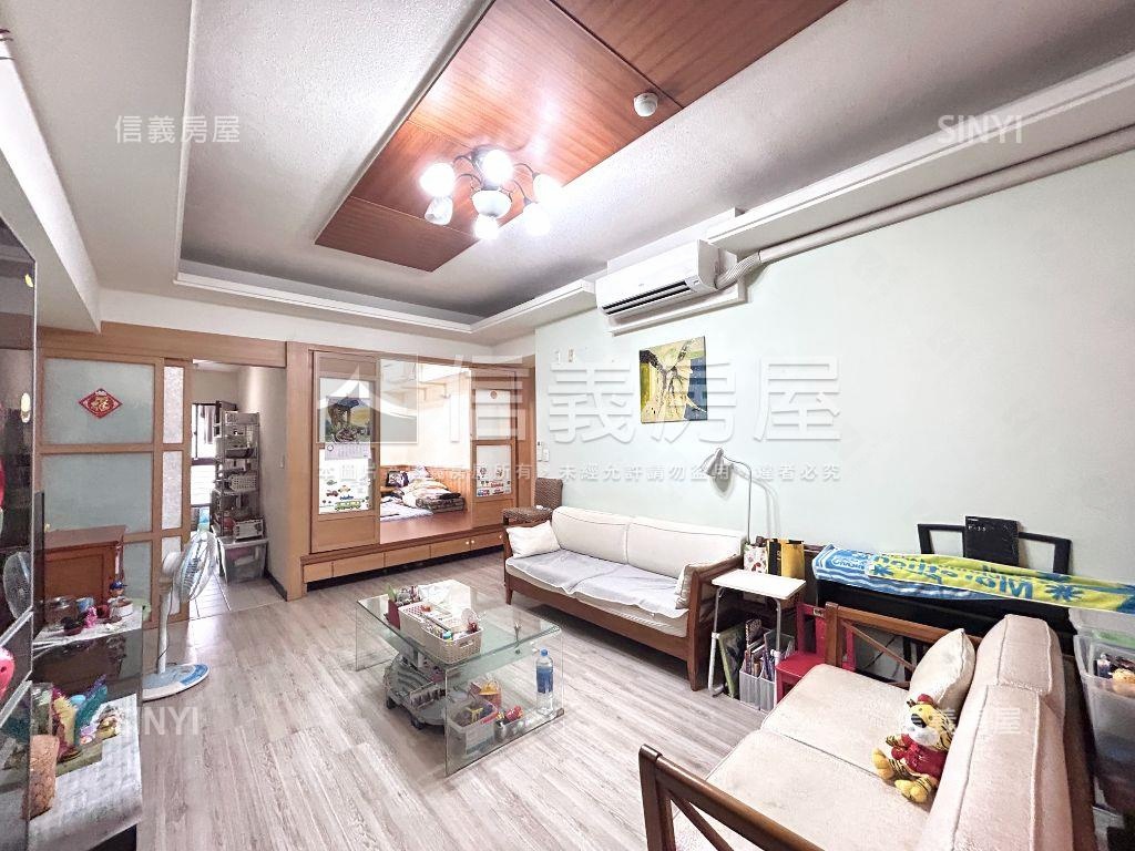 專任震後太子龍三房車位讚房屋室內格局與周邊環境